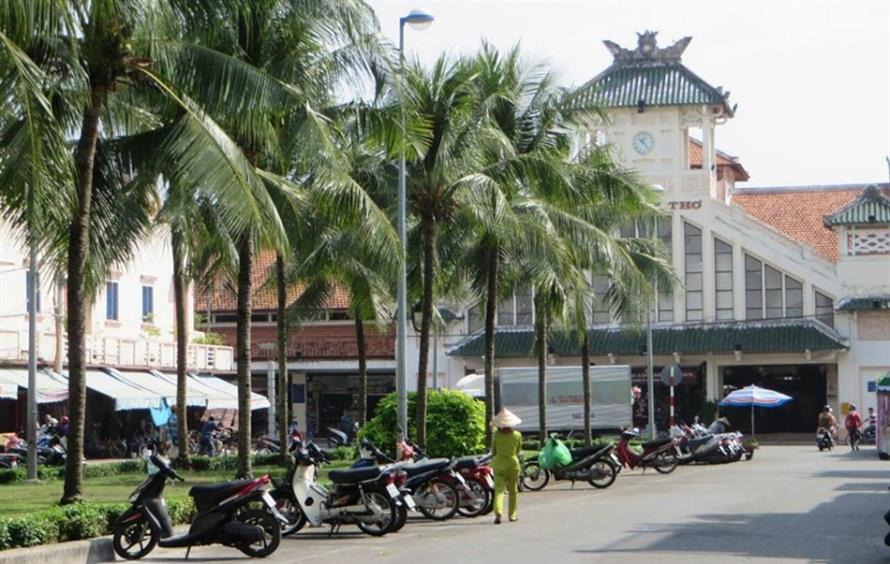 Chợ cũ Cần Thơ ngay bên bến Ninh Kiều , bây giờ là chợ bán đồ lưu niệm
