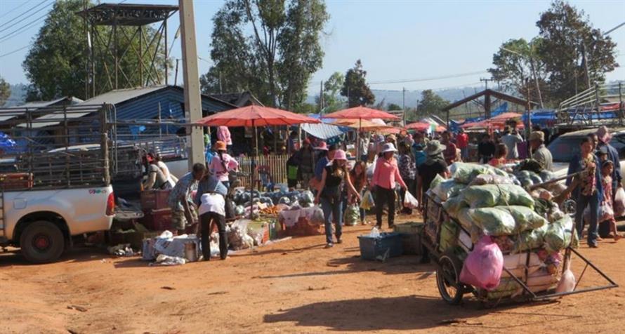 Chợ trời biên giới , tỉnh Anlong Veng - Kampuchia