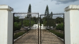Cổng vào khu tưởng niệm lính Pháp bỏ mình tại Điện Biên