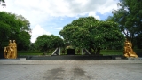 Lễ đài tưởng niệm bên trong Nghĩa trang Chiến sĩ Điện Biên