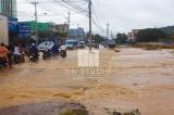 Nước ngập tại đoạn đường Hùng Vương gần Ngã 3 Phú Tài