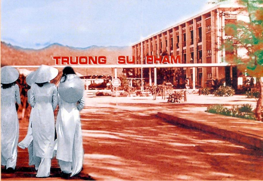 Trước sân Trường Sư Phạm QN (nk.1967- 1968)