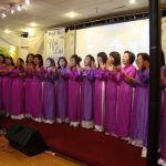 HS  12 NTH 1973 với tà áo dài tím trong bài " Chia Tay ''[i]