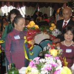 Thầy Cô NTH - CĐ nhận hoa tặng từ các học sinh cũ ..