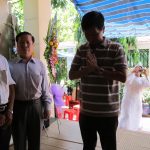 Làm lễ trước hương linh Thầy Phạm Ngọc Bích
