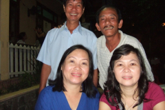 Trí Mẫn, Thái Thôn, Ms.Thảo và Mrs.Phượng (phu nhân Nguyễn Hữu Dự)